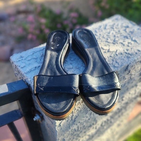 RARE VINTAGE CHANEL SANDALS - Picture 10 of 14